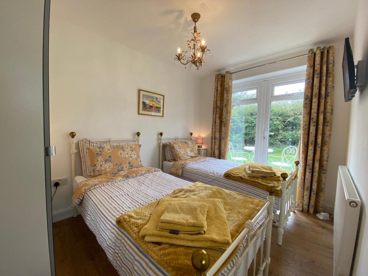 Seaview Self-Catering Coastal Bungalow In Rural West Wight Freshwater Zewnętrze zdjęcie