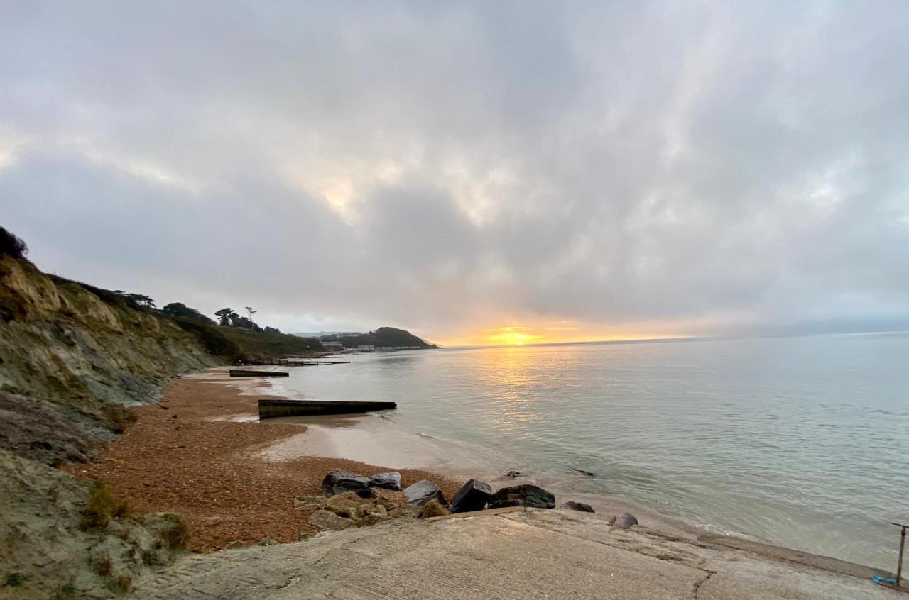Seaview Self-Catering Coastal Bungalow In Rural West Wight Freshwater Zewnętrze zdjęcie