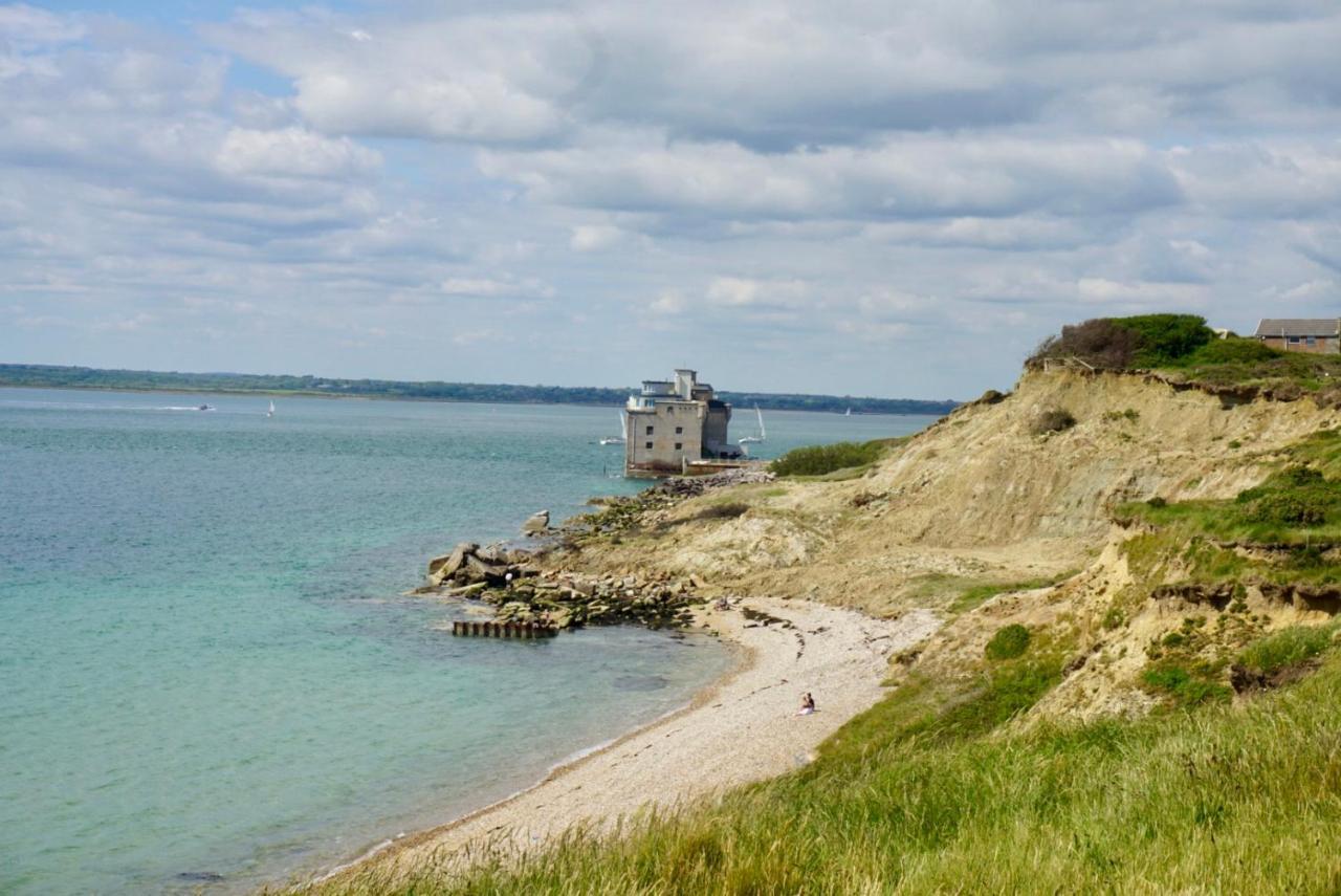 Seaview Self-Catering Coastal Bungalow In Rural West Wight Freshwater Zewnętrze zdjęcie