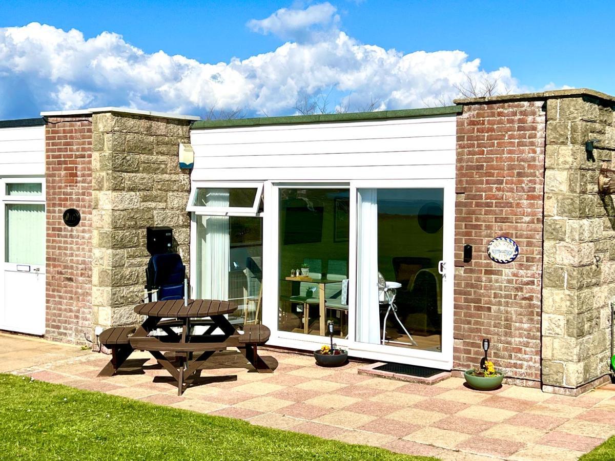 Seaview Self-Catering Coastal Bungalow In Rural West Wight Freshwater Zewnętrze zdjęcie